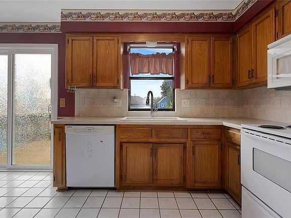 3rd image of 750 S 9th St