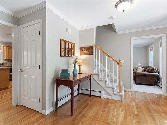 3rd image of 32 Field Rd