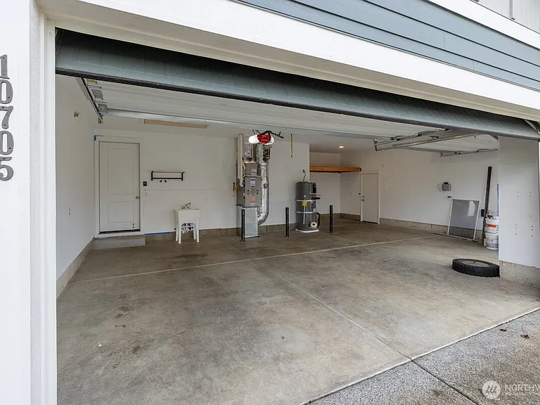 10705 NE 99th St — Photo 4