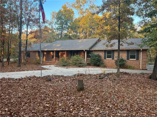 510 Pleasant Hill Cir, Martin, GA 30557