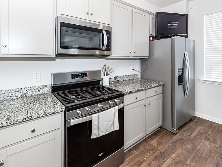 214 Wild Strawberry Ln — Photo 9