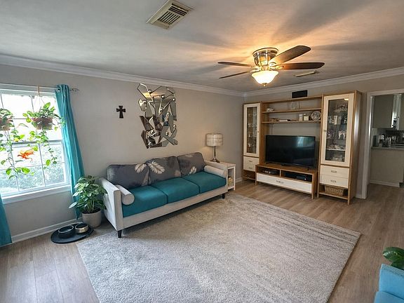 5th image of 614 Sunset Ln