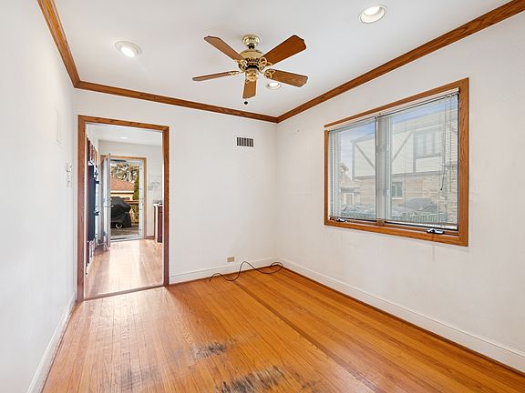 5th image of 4928 Fairview Ln