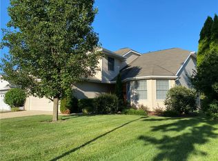 2524 Woodlawn Dr, Charleston, IL 61920