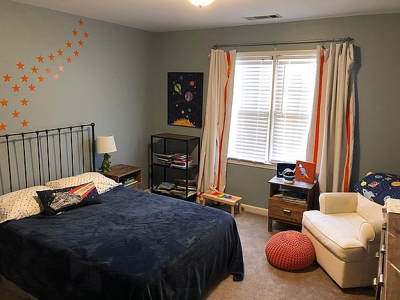 2nd image of 3747 Ashford Pt NE