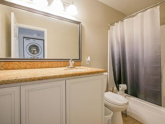 4th image of 1518 Border Ave Unit A