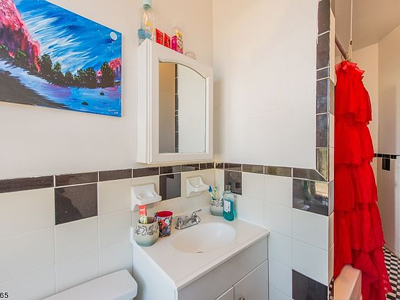 5th image of 423-425 Summer Ave #4