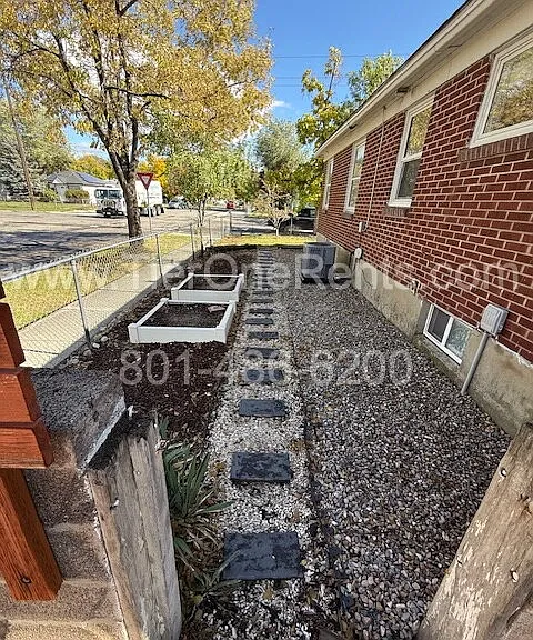 556 S Navajo St — Photo 25