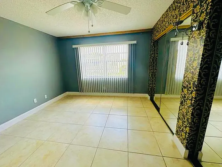 4147 NW 90th Ave — Photo 6