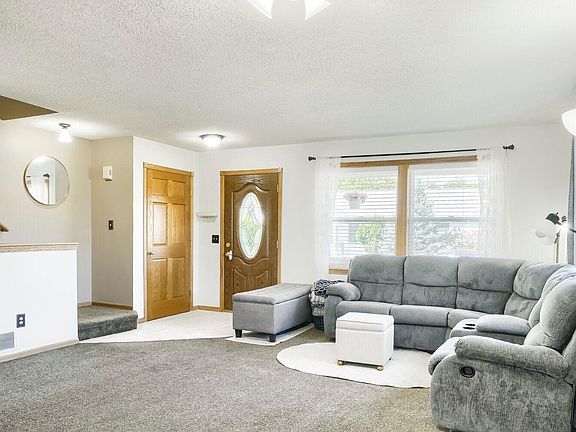 5th image of 607 Pleasant Dr