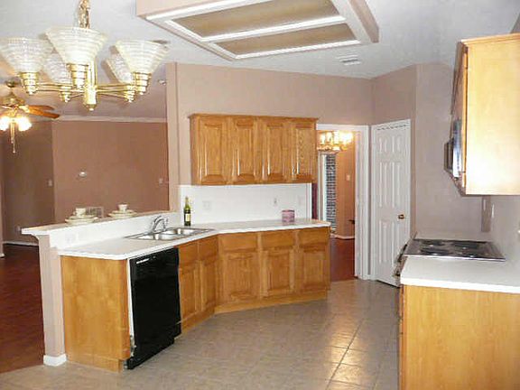    Big kitchen feature tile floor open to family area
