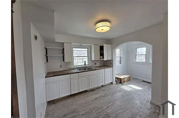 Building Photo - 1055 W 12th St