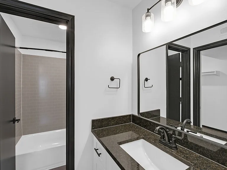 The District Apartments — Photo 9