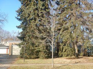 120 Iroquois Dr, Clarendon Hills, IL