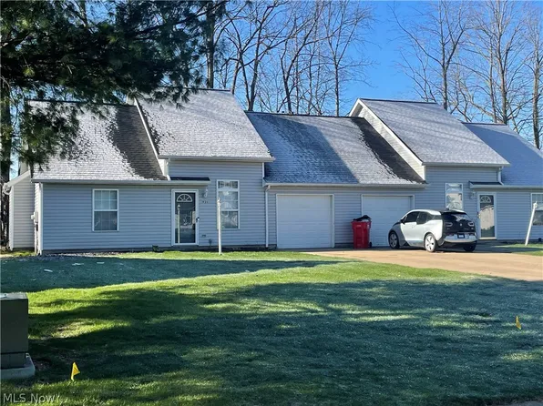 1918-1920 Eastbranch Cir NE, Canton, OH 44705