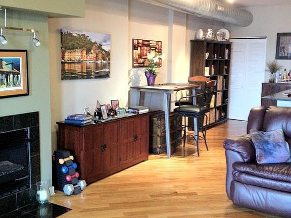 4th image of 3550 W Montrose Ave #3033rd