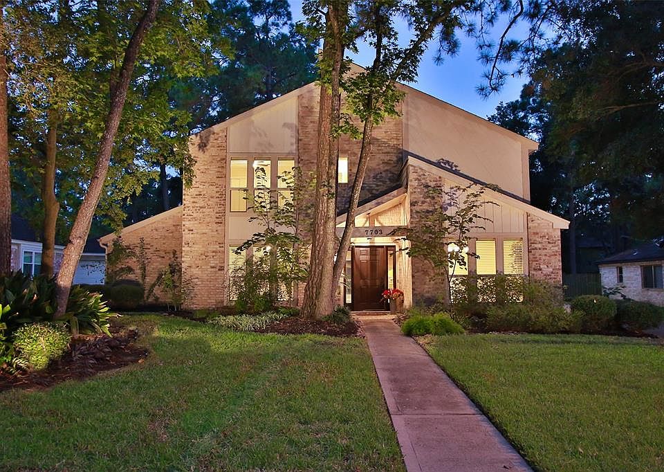 ADORABLE COTTAGE STYLE HOME IN PRESTONWOOD FOREST -