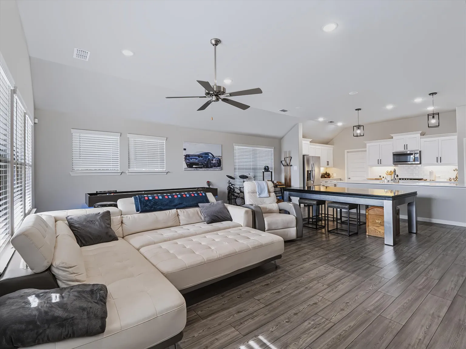 4 bed, 1882 sqft, $3,000 — Photo 2