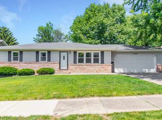 2107 Glenview Dr, Pekin, IL 61554