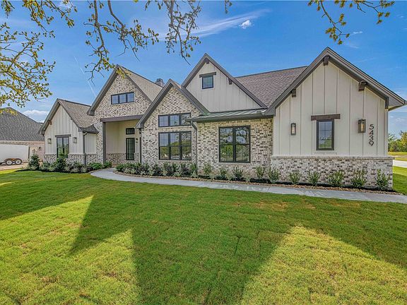 3rd image of 5439 Woodland Park Dr