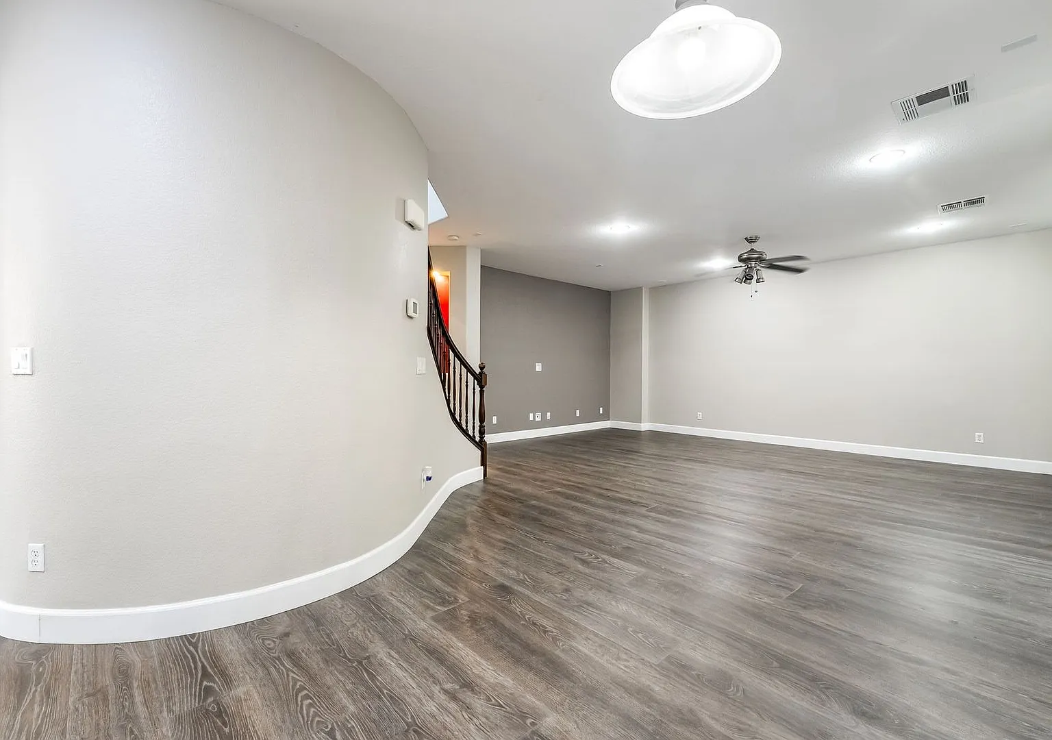 4-Bedroom in Gated Community within Mountains Edge — Photo 4