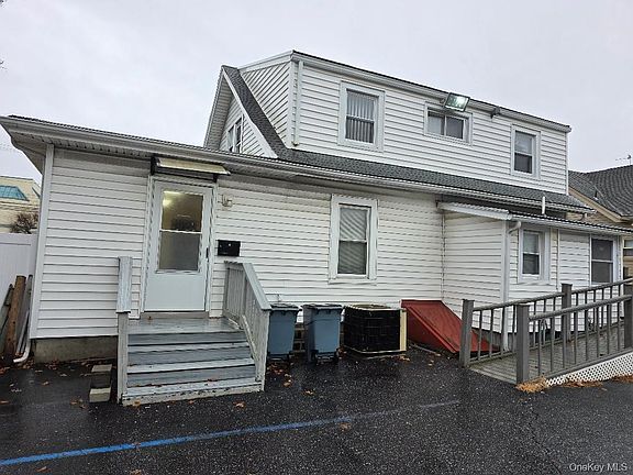 4th image of 90 Medford Avenue