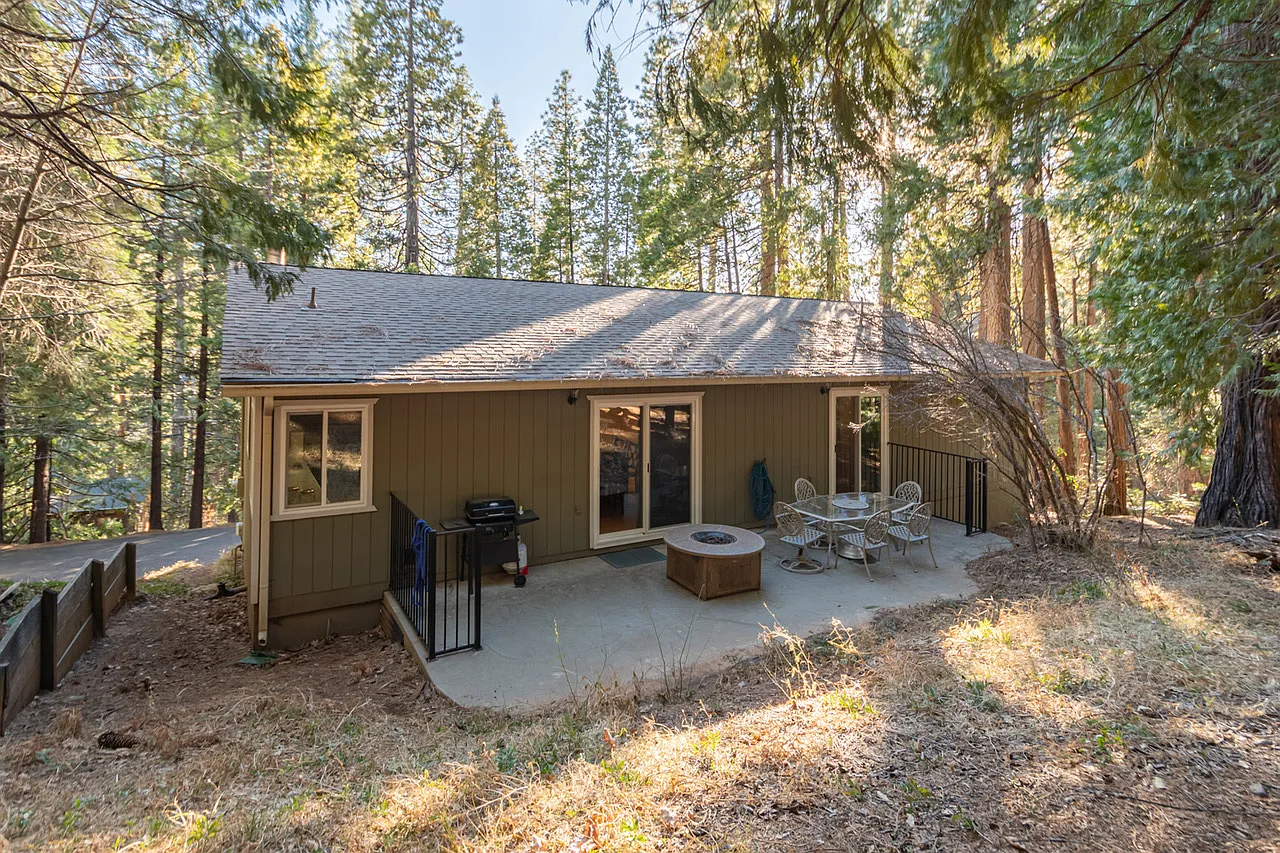 3 bed, 1884 sqft, $2,100 — Photo 3