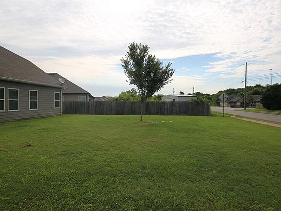 5th image of 1414 Maxwell Cir