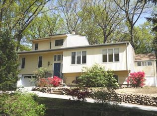 36 Glacier Dr, Morris Plains, NJ 07950