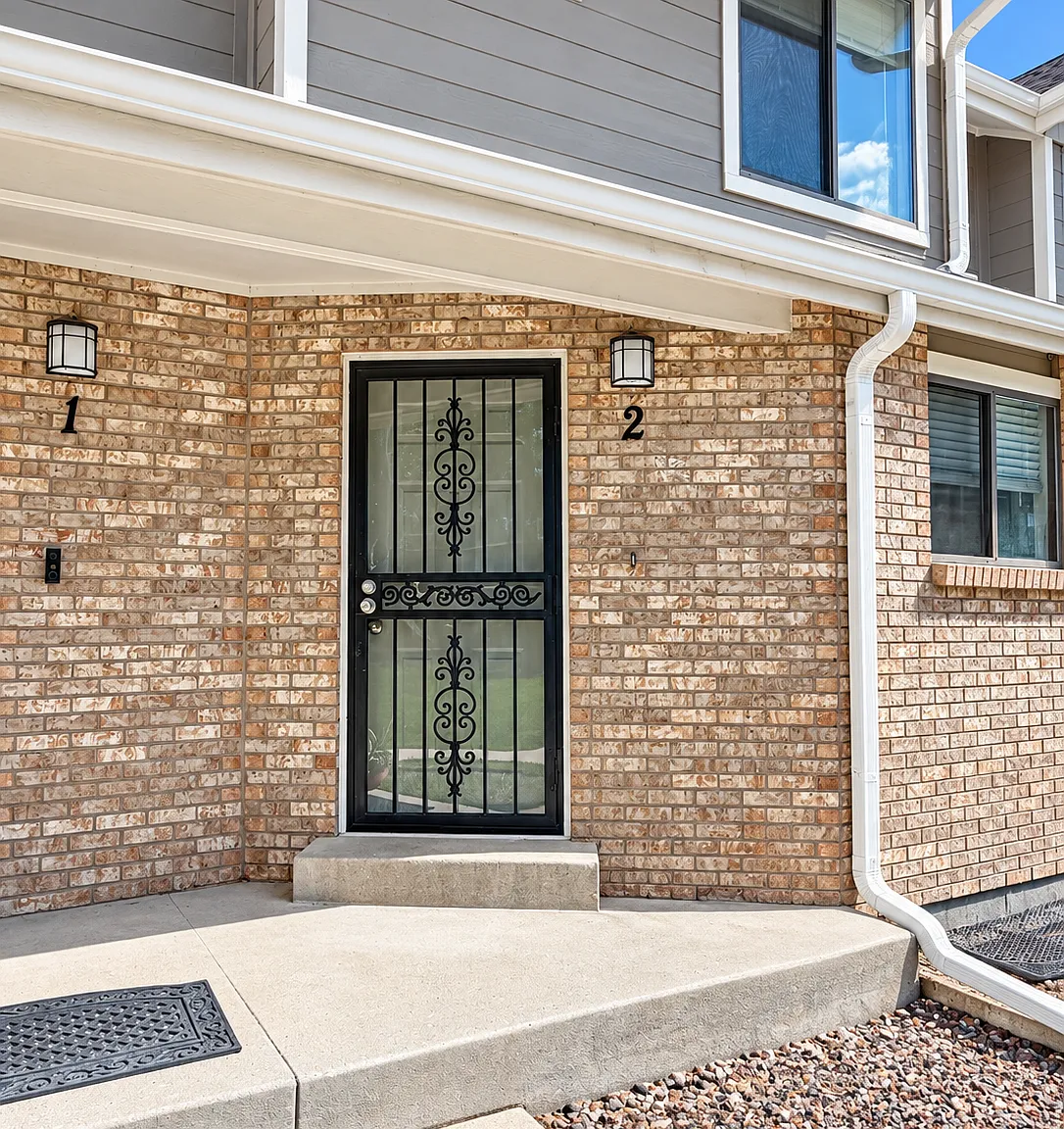 2 bed, 1.5 bath, 1039 sqft, $2,050 — Photo 2