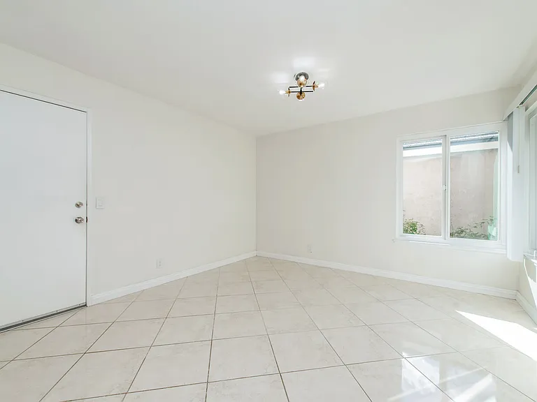 12 Windrow — Photo 2