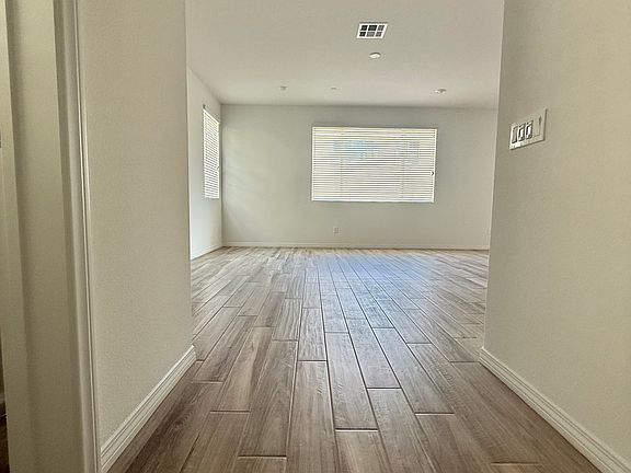 4th image of 30312 Bonita Springs St