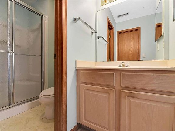 5th image of 35183 Greenwich Ave #1