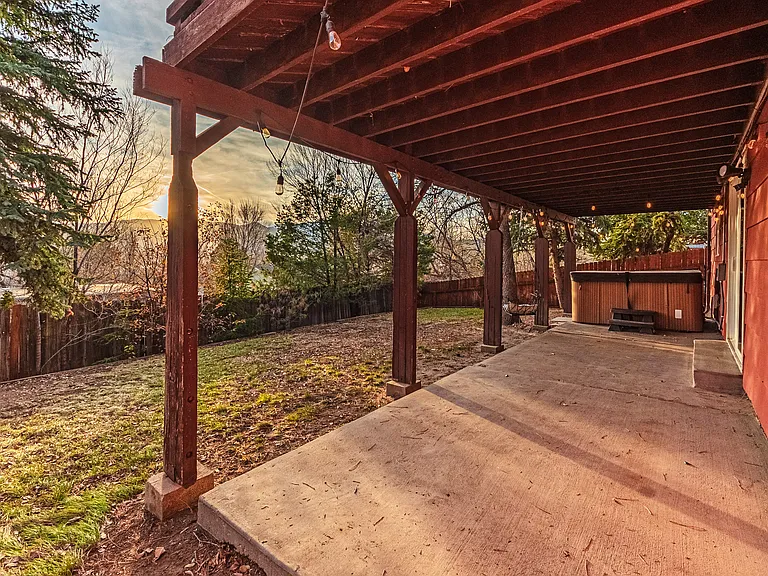 1143 Stanton St — Photo 3