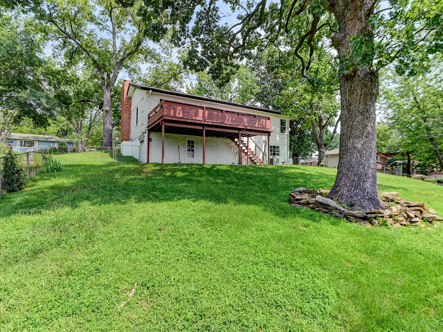 3 bed, 1360 sqft, $1,950 — Photo 3