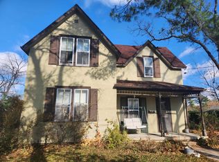 806 5th Ave, Decorah, IA 52101