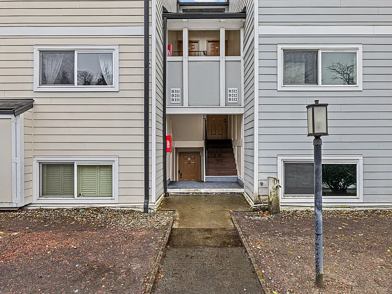 15210 Macadam Rd S #D211 — Photo 3
