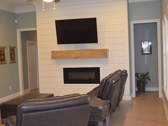 4th image of 103 Moss Brook Dr