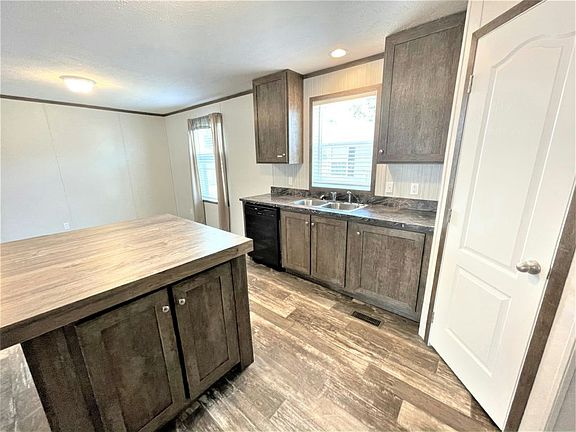 4th image of 402 Daren Dr