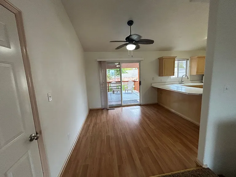 125 E 300 N — Photo 13