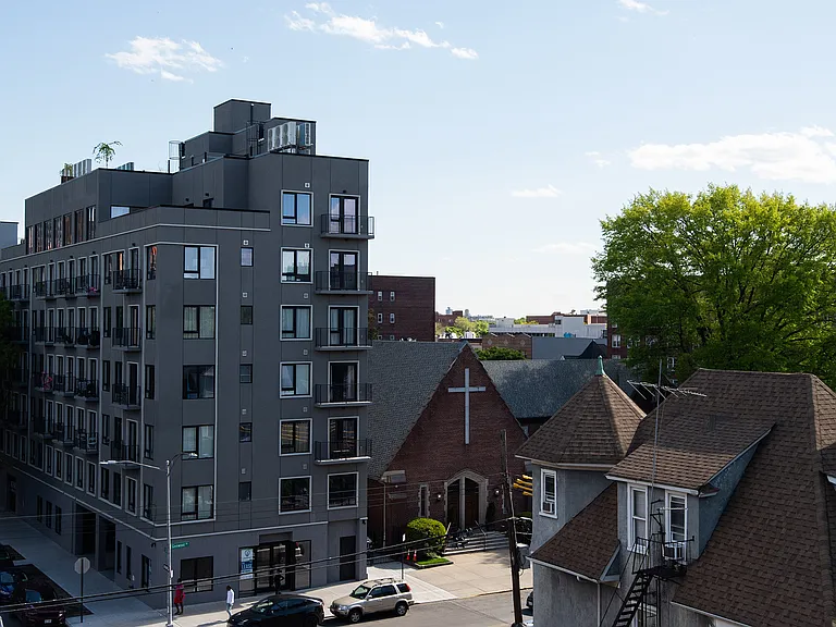 675 E 32nd St #36 — Photo 30