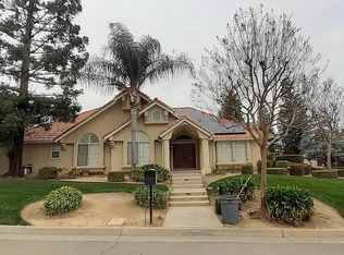 9521 N Ashurst Dr, Fresno, CA 93720