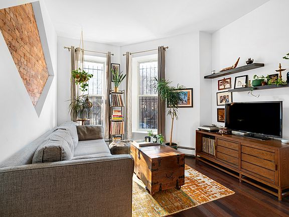 3rd image of 305 Stuyvesant Ave APT 2