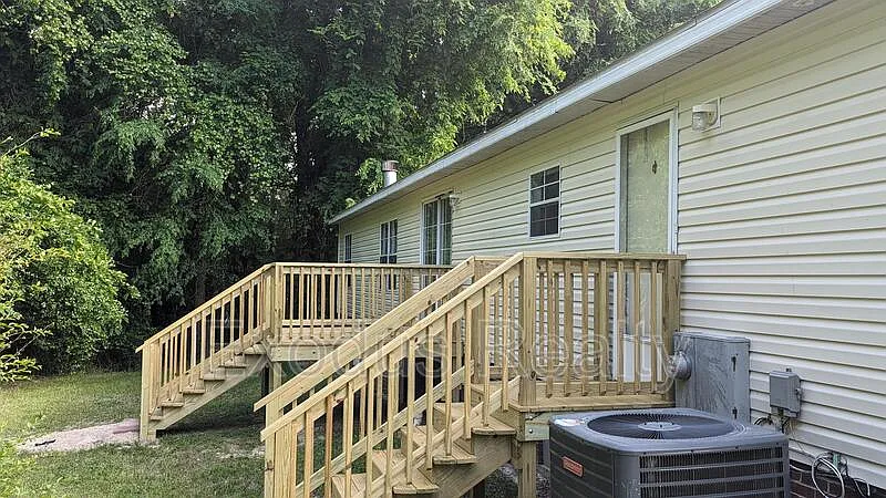 4 bed, 2.0 bath, 2100 sqft, $1,749 — Photo 2