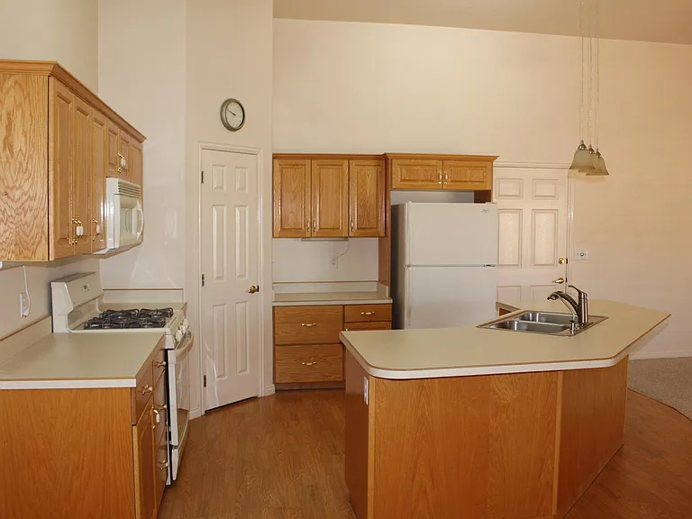 210 N Mall Dr #129 — Photo 7