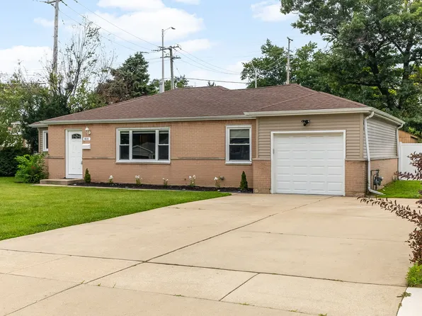810 Cumberland St, Hoffman Estates, IL 60169