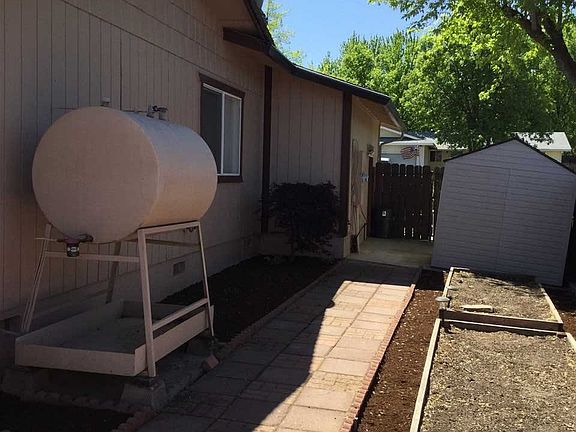 3rd image of 710 Lawrence Ln