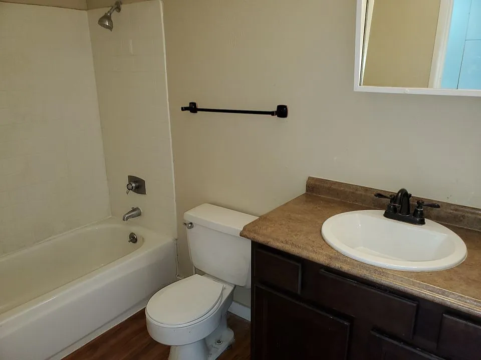 1 bed, 1.0 bath, $850 — Photo 4