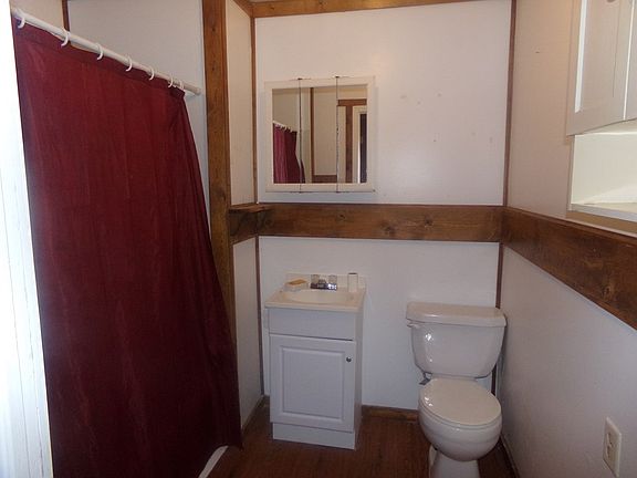 4th image of 415 Schubert Ave