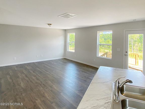 5th image of 307 Desert Orchid Circle